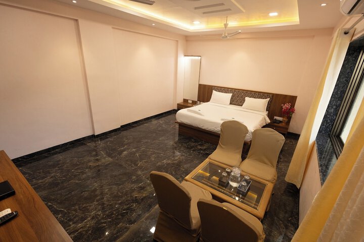 Room 16 of 37