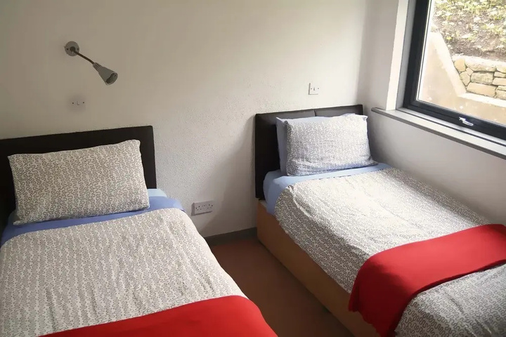 Room 5 of 18
