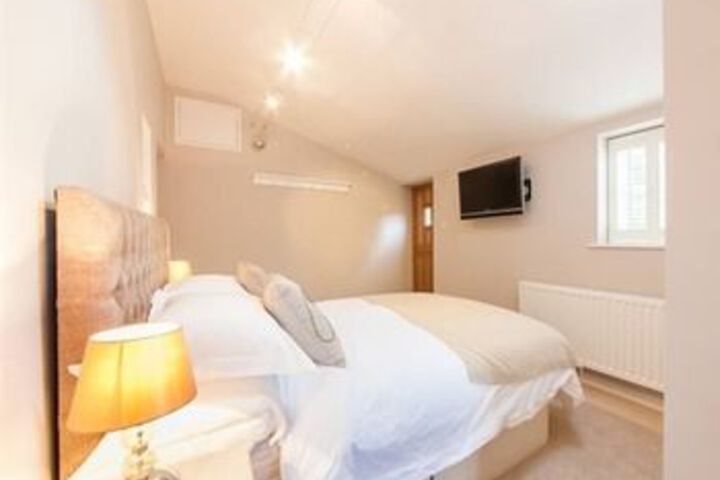 Room 8 of 12