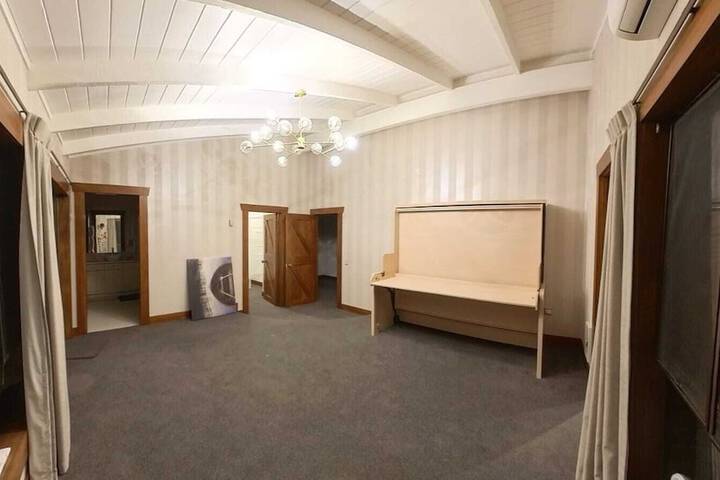 Room 9 of 31