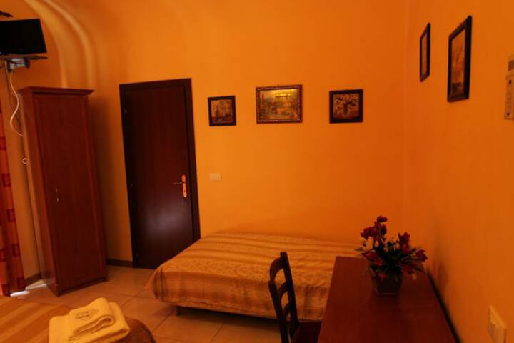 Room 10 of 20