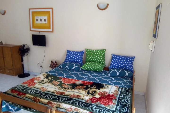 Room 4 of 18