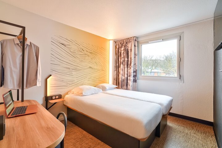 Room 14 of 40