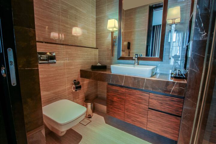 Room 15 of 28