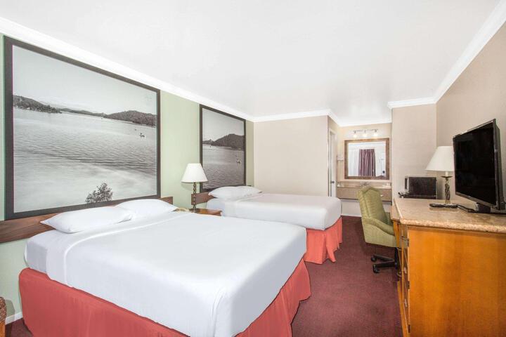 2 Double Beds (4 of 5)