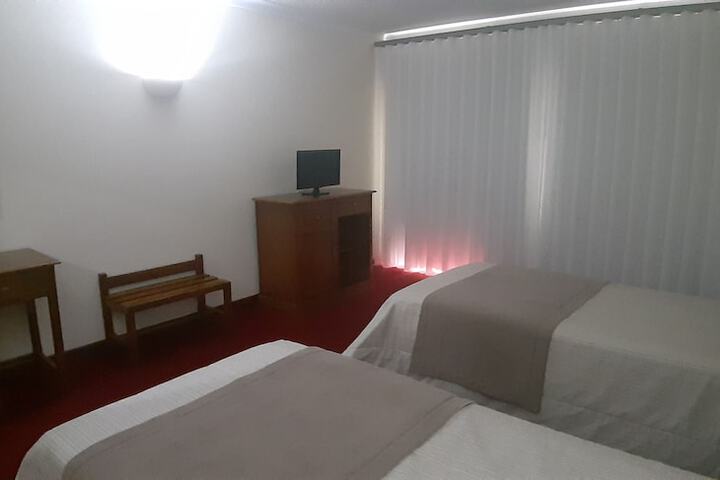 Room 17 of 34