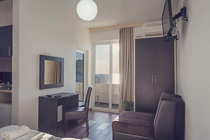 Room 27 of 62