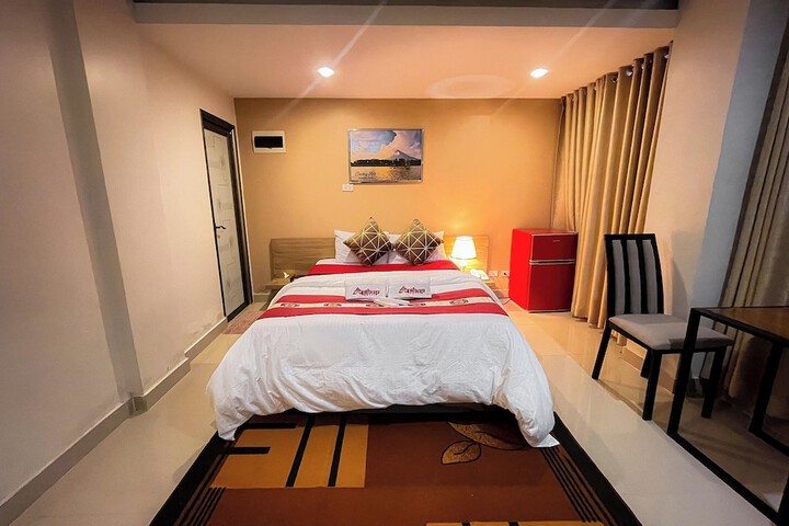 Room 12 of 77
