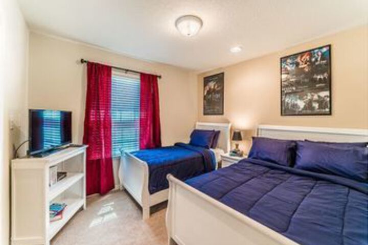Room 6 of 10