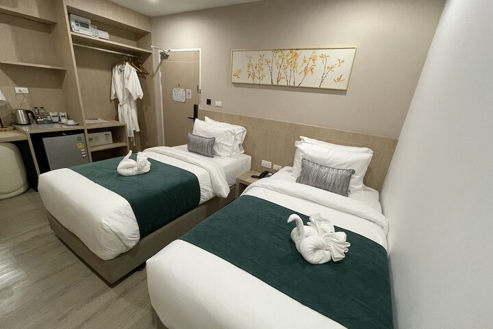 Room 7 of 27