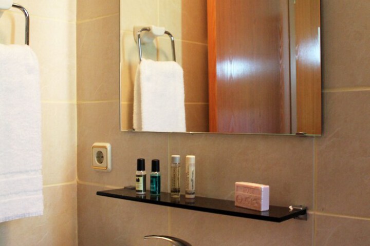 Room 16 of 25