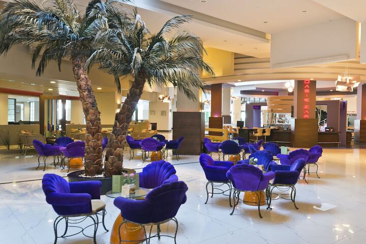 Entrance & Lobby
