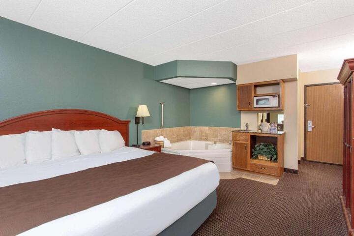 1 King Bed (1 of 12)