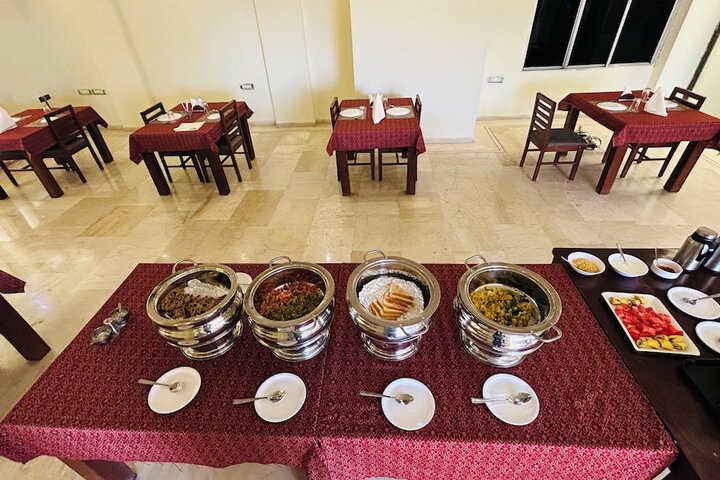 Dining 51 of 64