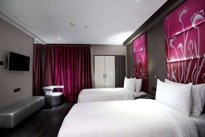 Room 9 of 28