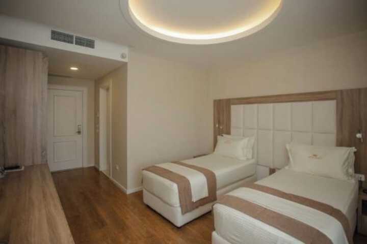 Room 9 of 70