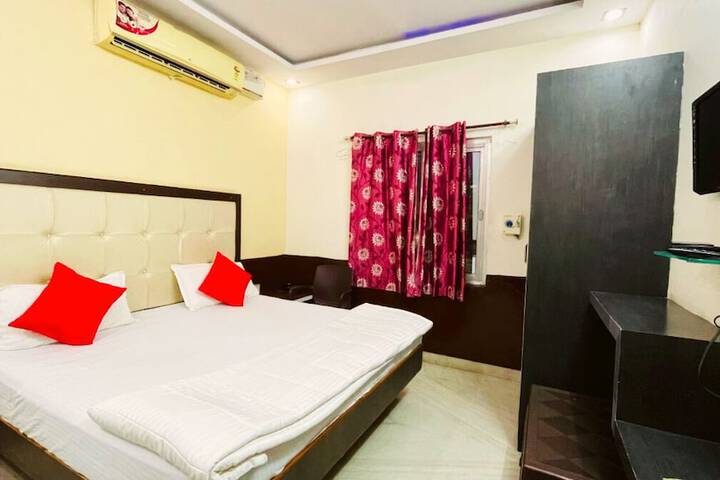 Room 3 of 10