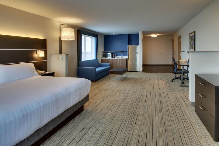1 King Bed (3 of 37)