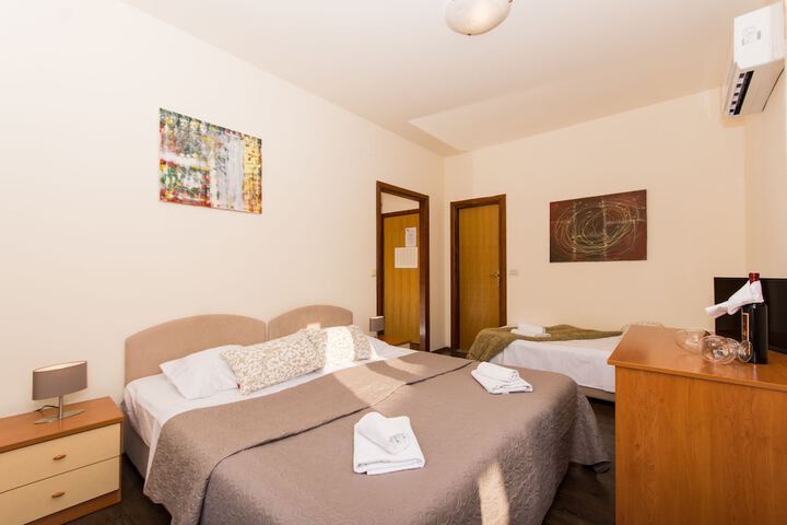 Room 7 of 54