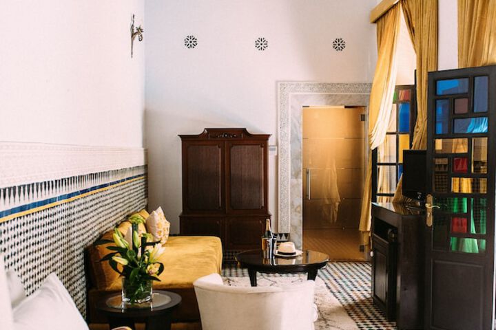Room 8 of 103
