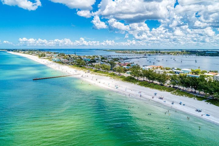 Cottage Haven-one Minute Walk To The Beach-private Yards-keyless Locks