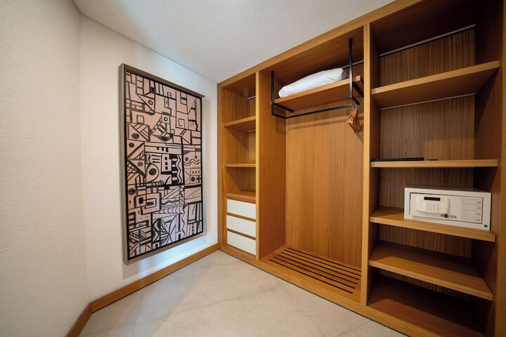 Room 21 of 164
