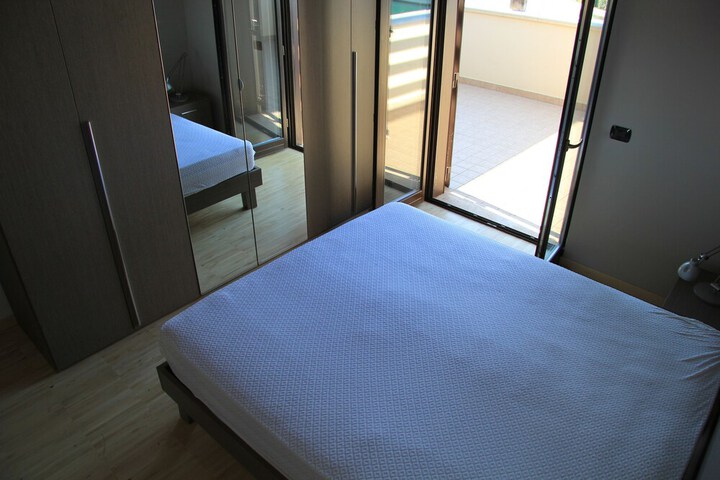 Room 160 of 172