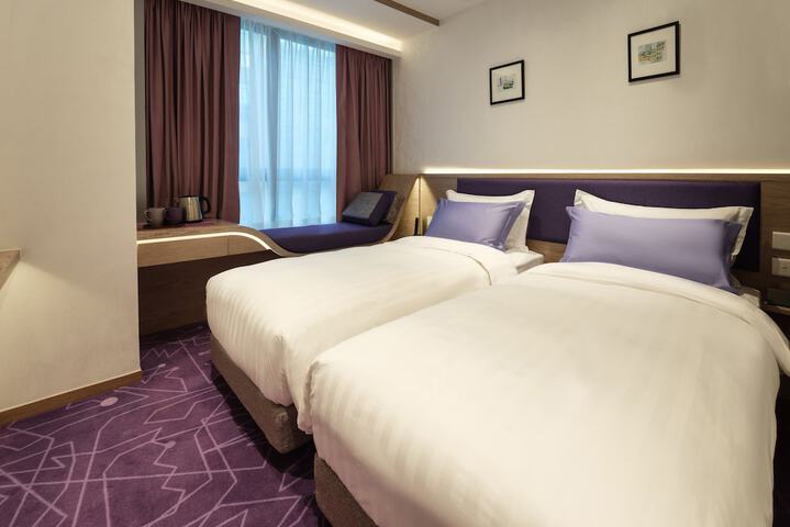 Room 8 of 39