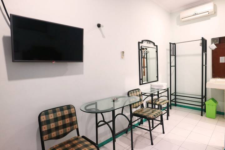 Room 13 of 26