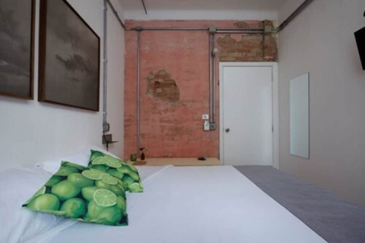 Room 16 of 82