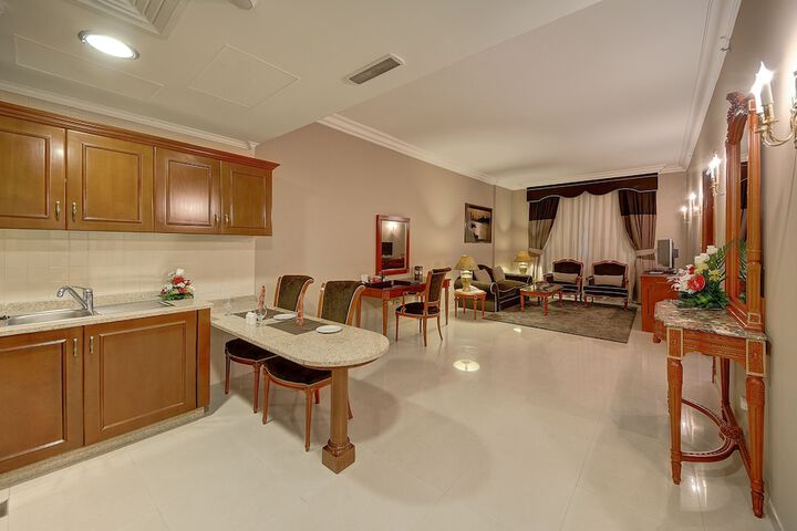 Room 32 of 75