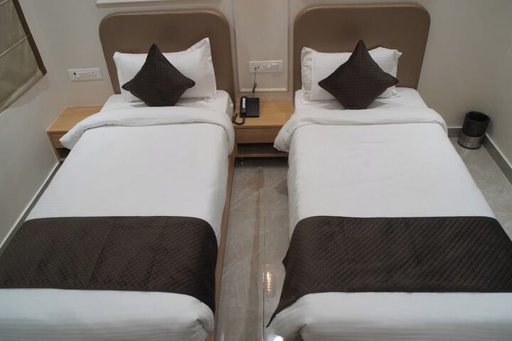 Room 5 of 34