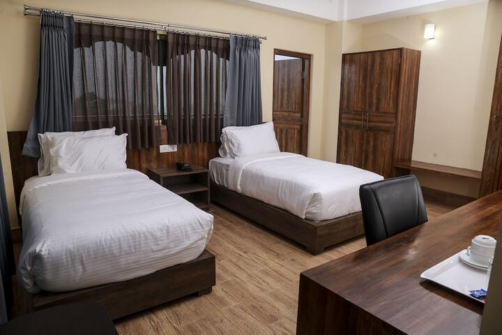 Room 10 of 28