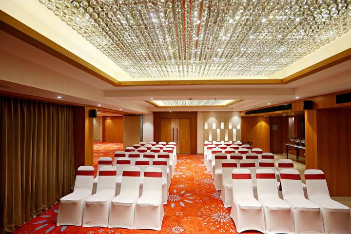 Ballroom/Hall 65 of 74
