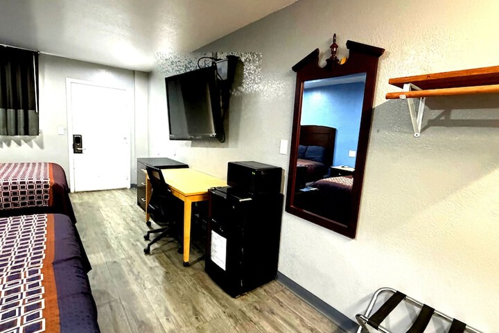 Room 15 of 32