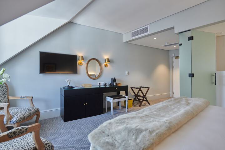 Room 5 of 73