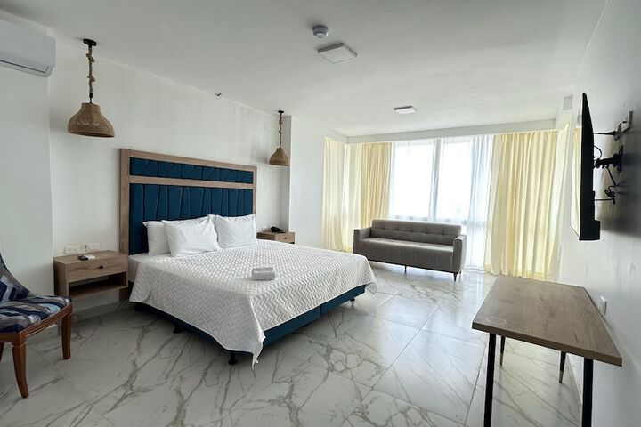 Room 15 of 100