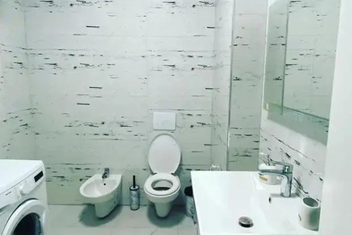 Room 4 of 6