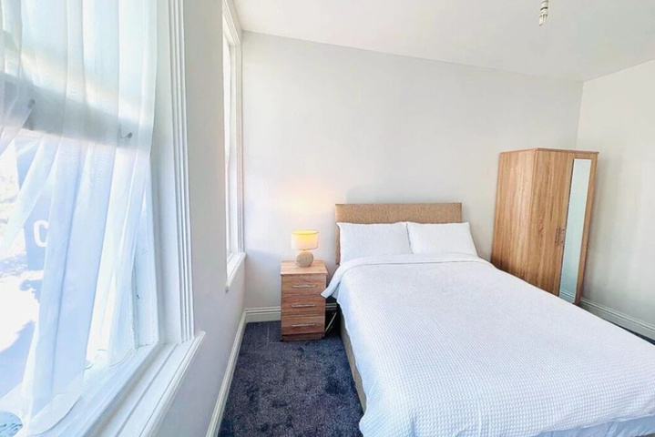 Room 2 of 8