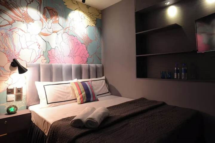 Room 7 of 25