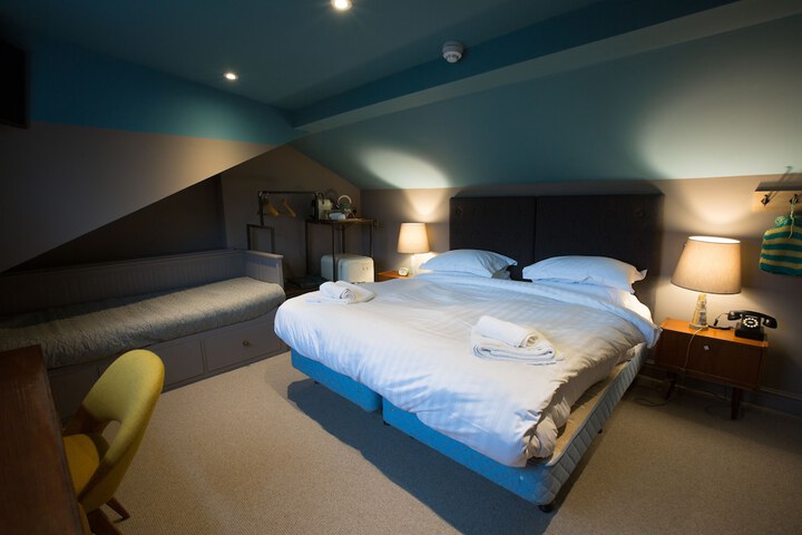 Room 5 of 74