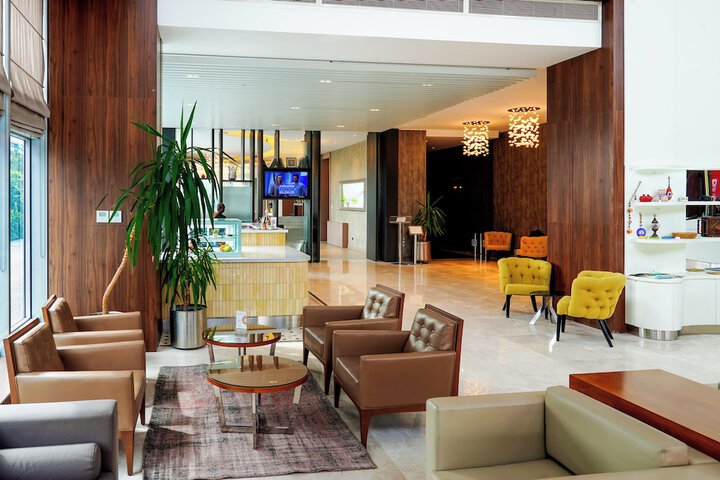 Entrance & Lobby
