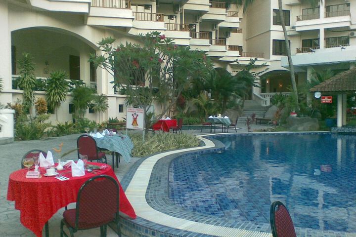 Hotel with Pool
