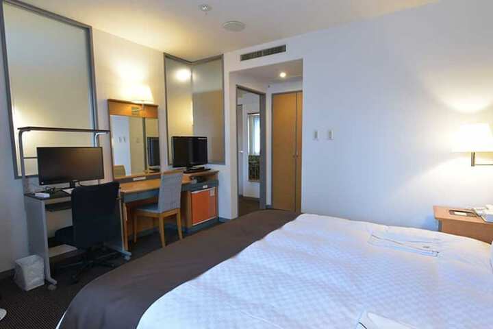 Room 7 of 28