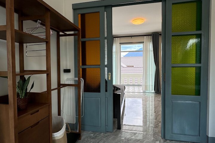 Room 53 of 272