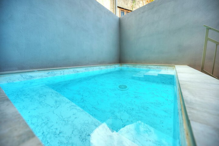 Pool 71 of 117