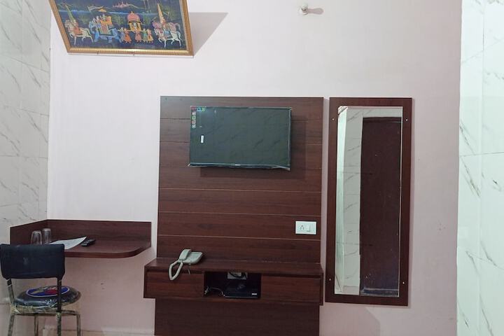 Room 18 of 25