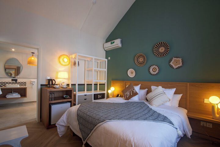 Room 9 of 15
