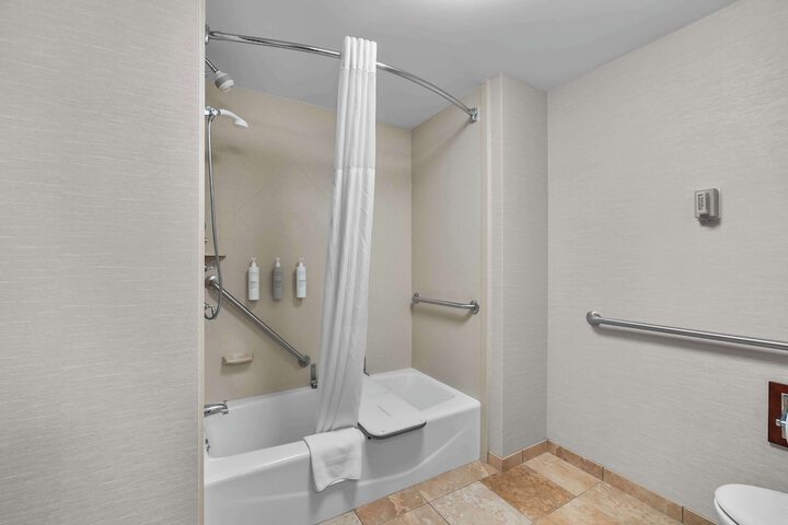 1 King Mobility Hearing Accessible with Tub (2 of 32)