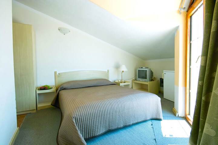Room 3 of 52